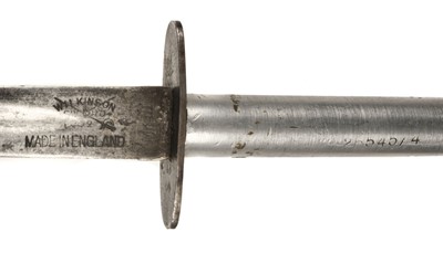 Lot 231 - Fighting Knife. A reproduction fighting knife