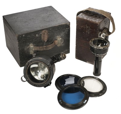 Lot 122 - Searchlight. A Francis searchlights Aldis signalling lamp