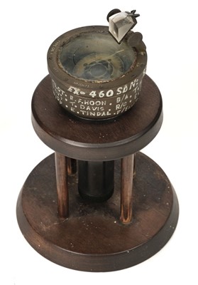 Lot 54 - Compass. An RAF handheld 06 A compass