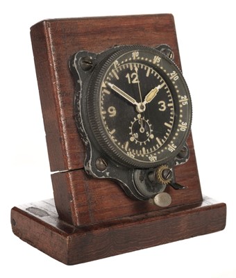 Lot 80 - Luftwaffe. WWII Junghans Borduhr Cockpit Clock