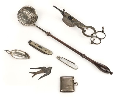Lot 402 - Caddy Spoon. George III leaf form silver caddy spoon and other items