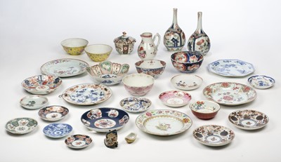 Lot 472 - Chinese Ceramics. A mixed collection of 18/19th century Chinese porcelain