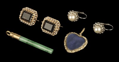 Lot 384 - Mixed Jewellery. A pair of yellow metal, smoky quartz, and simulated pearl earrings