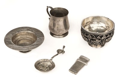 Lot 418 - Mixed Silver. A George III silver mug by Charles Chesterman, London 1770