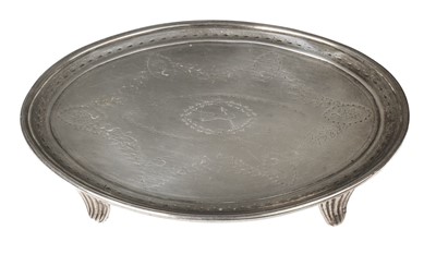 Lot 449 - Teapot Stand. An 18th-century Irish silver teapot stand, Dublin