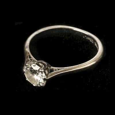 Lot 368 - Diamond Solitaire Ring.  An Art Deco 0.95ct diamond solitaire ring circa 1940