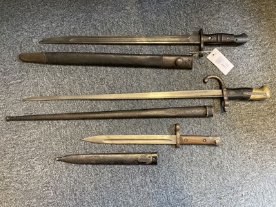Lot 287 - Bayonets. A WWI American 1913 pattern Remington bayonet and two others