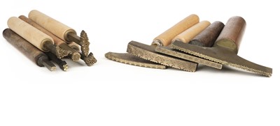 Lot 509 - Finishing tools. A collection of four decorative pallets and six decorative finishing tools