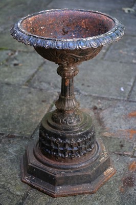 Lot 114 - Garden Bird Bath. A cast iron bird bath