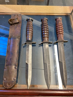 Lot 422 - Fighting Knife. A WWII American M3 fighting knife dated 1943