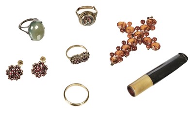 Lot 45 - Mixed Jewellery. An 18ct gold wedding band and other items