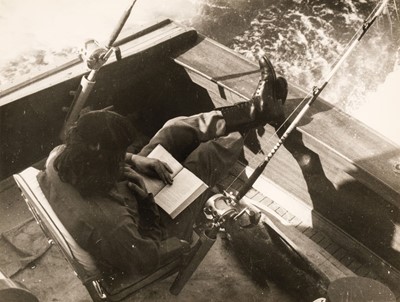 Lot 85 - Korda (Alberto, 1928-2001). Che Guevara fishing, 1960, vintage gelatin silver print