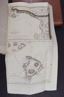 Lot 15 - Cook (James). A Voyage to the Pacific Ocean, 1st abridged edition, 4 volumes, 1784