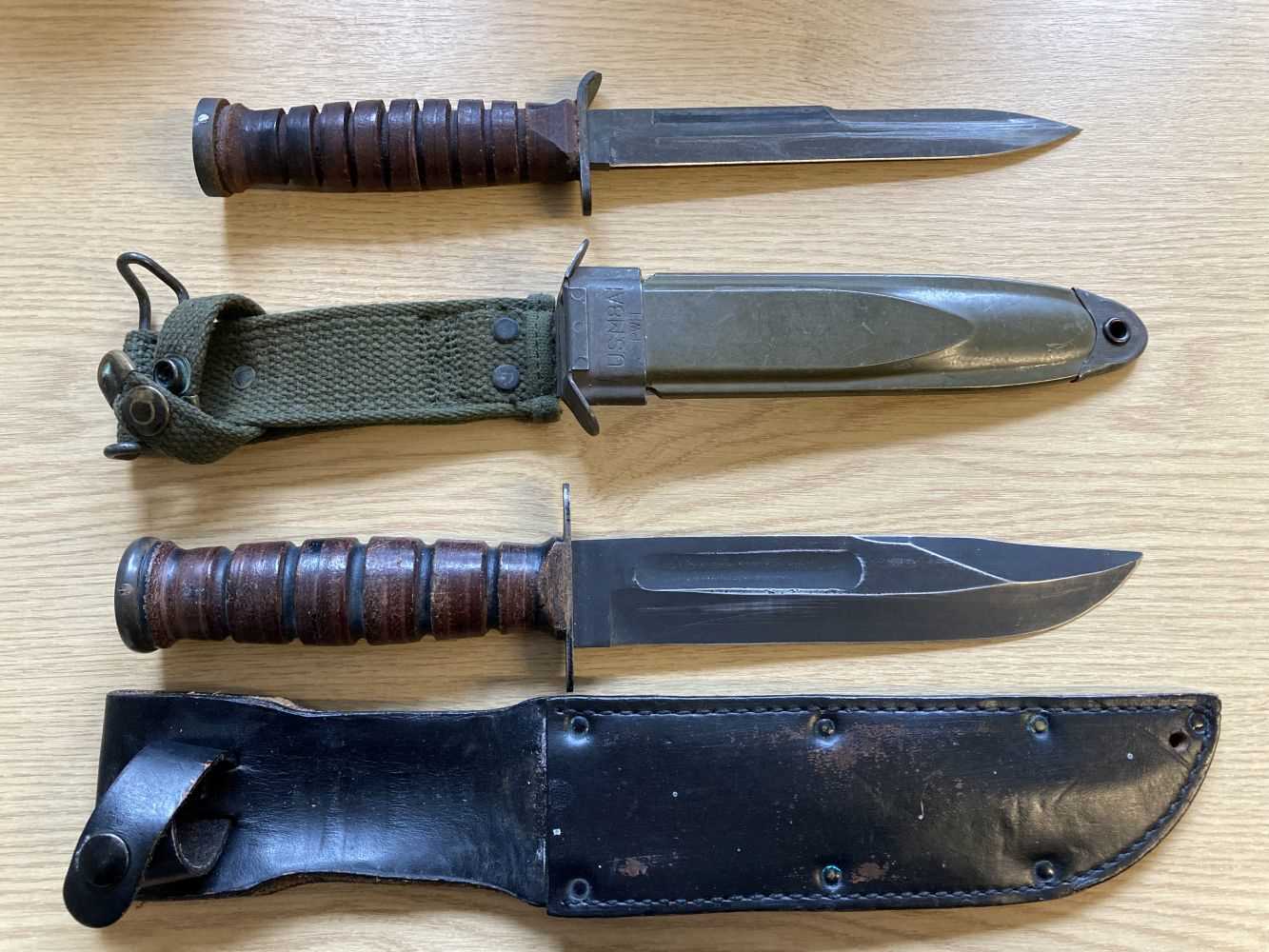 Lot 77 - Fighting Knives. WWII American U.S. M3 Camillus fighting knife