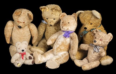 Lot 518 - Teddy Bears. A collection of 32 teddy bears, early/mid 20th century