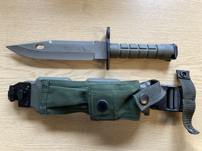 Lot 64 - Bayonet. An American M9 Phobis III bayonet
