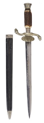 Lot 84 - Hunting Knife. An early 20th-century hunting hanger with etched blade
