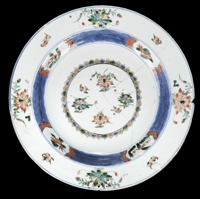 Lot 37 - Chargers. Oriental Porcelain Chargers, 18th century
