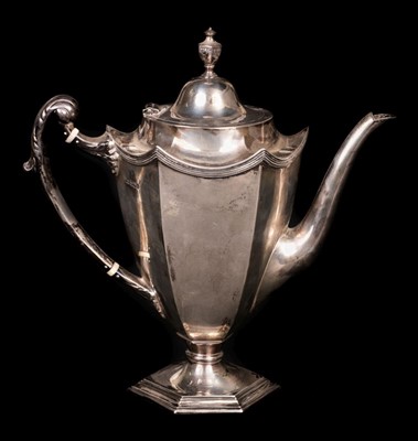 Lot 276 - Coffee Pot. A silver coffee pot by Walker & Hall, Sheffield 1921