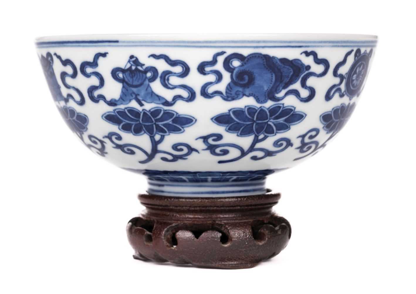 Lot 563 - Bowl. A Chinese blue and white porcelain 'lotus' bowl, early 20th century [?]