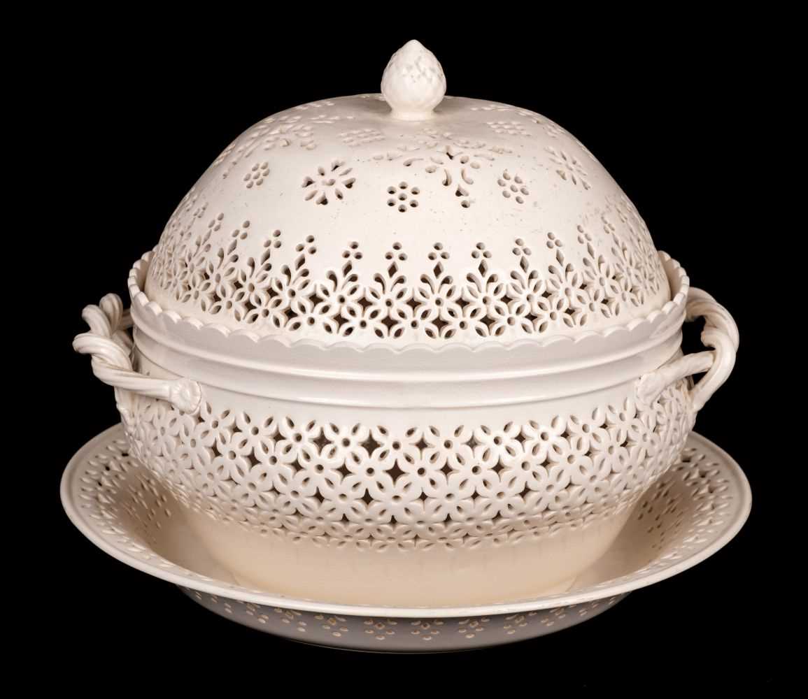Lot 346 - Leeds Pottery. A large Leeds creamware chestnut basket with cover and stand