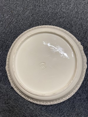 Lot 346 - Leeds Pottery. A large Leeds creamware chestnut basket with cover and stand