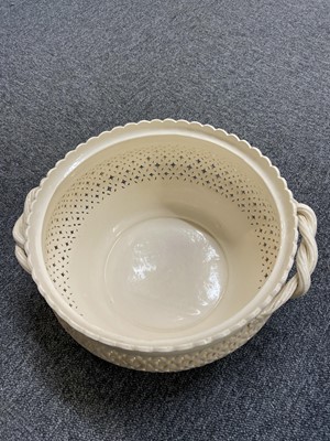 Lot 346 - Leeds Pottery. A large Leeds creamware chestnut basket with cover and stand
