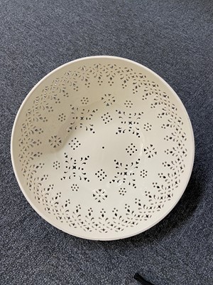 Lot 346 - Leeds Pottery. A large Leeds creamware chestnut basket with cover and stand