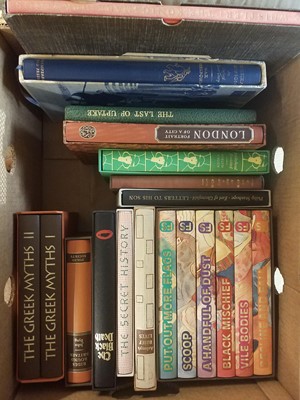 Lot 373 - Literature. A collection of modern literature & fiction