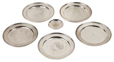 Lot 479 - Commemorative Plates. A silver commemorative plate by the Library of Imperial History, London 1975
