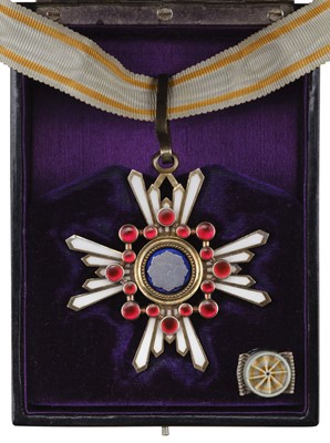 Lot 187 - Japan, Order of the Sacred Treasure, 3rd Class neck badge
