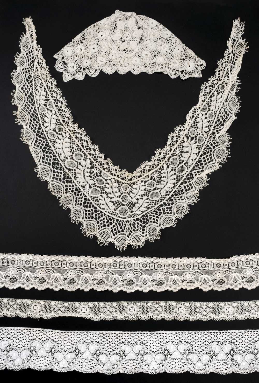 Lot 755 - Lace. A collection of lace items, some handmade, 19th-mid 20th century
