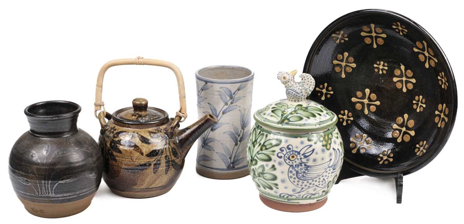 Lot 526 - Dick (Peter, 1936-2012) at Coxwold Pottery. A collection of studio pottery