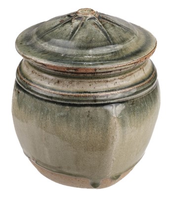 Lot 510 - Batterham (Richard, 1936-2021). A beaten stoneware storage caddy and cover