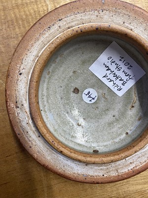 Lot 511 - Batterham (Richard, 1936-2021). A cut sided stoneware caddy and cover