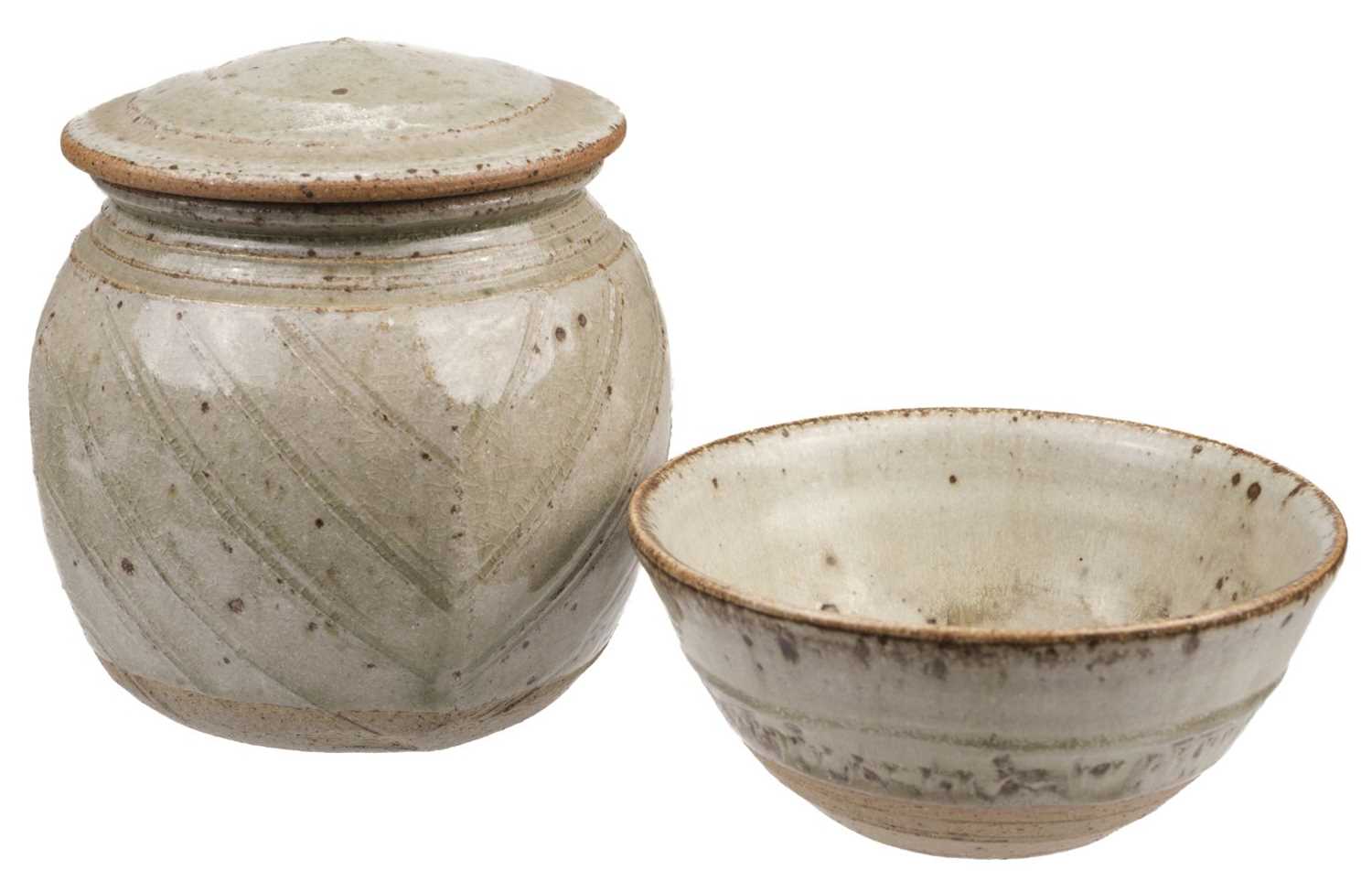 Lot 509 - Batterham (Richard, 1936-2021). A beaten stoneware caddy and cover