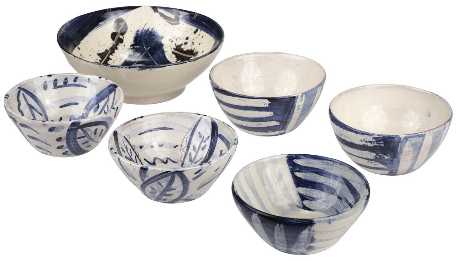 Lot 528 - Garland (David, 1941 -). A footed terracotta earthenware serving bowl