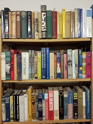 Lot 422 - Modern Fiction. A large collection of modern fiction
