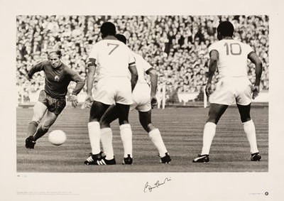 Lot 385 - Football. A limited edition photographic print, signed by Bobby Charlton, 1968