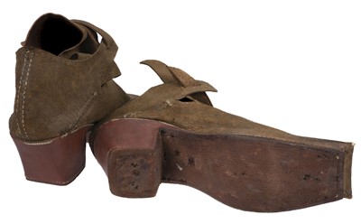 Lot 325 - Clothing. A pair of gentleman's shoes, European, mid 17th century