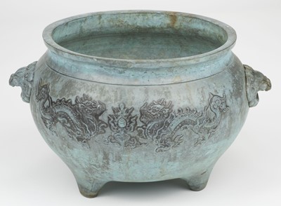 Lot 650 - Censer. A Chinese bronze tripod censer, probably late Qing dynasty