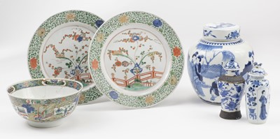 Lot 651 - Chinese Ceramics. A large Chinese blue and white porcelain ginger jar and cover
