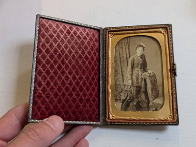 Lot 10 - Cased Images. An unusual quarter-plate ambrotype showing five ambrotype portraits...
