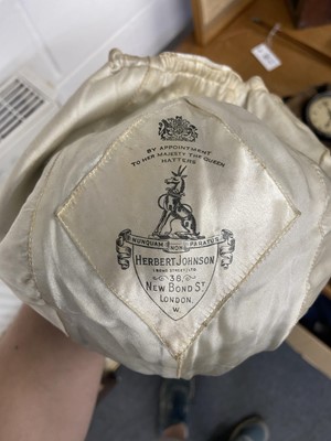 Lot 415 - Flying Helmet. A 1930s civil flying helmet by Herbert Johnson