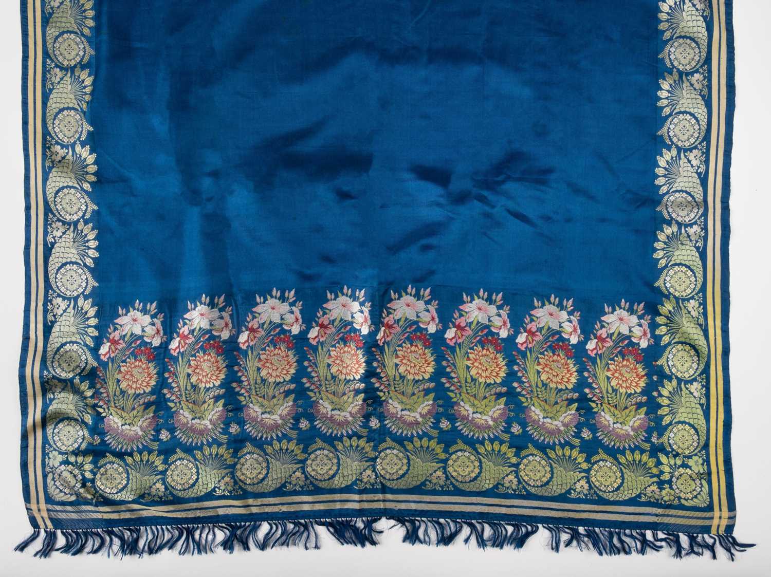Lot 472 - Shawl. A Spitalfields silk stole, circa 1810-20