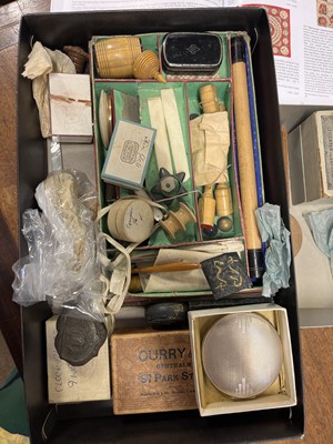 Lot 476 - Miniature. A group of dolls' house and other items, early 19th century and later