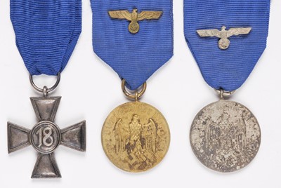 Lot 125 - German Medals. A Third Reich WWII Wehrmacht 18 year long service medal