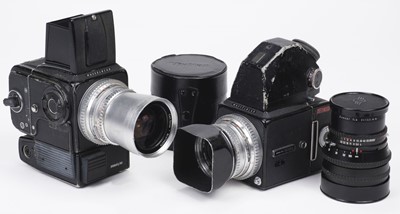 Lot 301 - Cameras. Hasselblad 500 EL/M camera, with Hasselblad Carl Zeiss f=50mm 1:4. F. Distagon silver lens