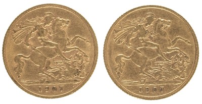 Lot 104 - Sovereigns. Two gold half sovereigns, E.VII.R., 1907 (2), very fine