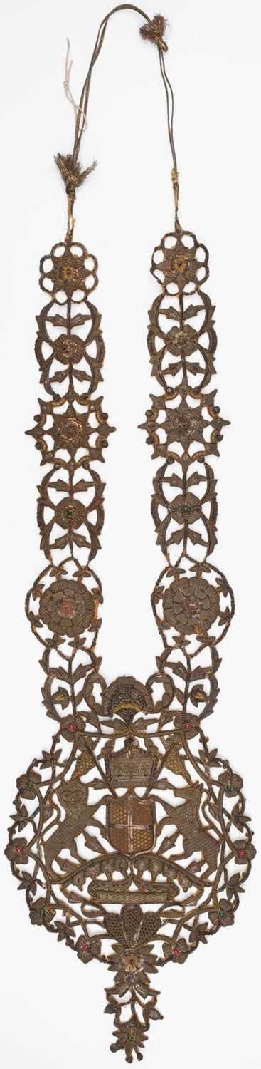 Lot 496 - Indian. An heraldic Zardozi ceremonial garland, 19th century